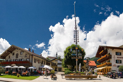 1-Ortszentrum-Maibaum